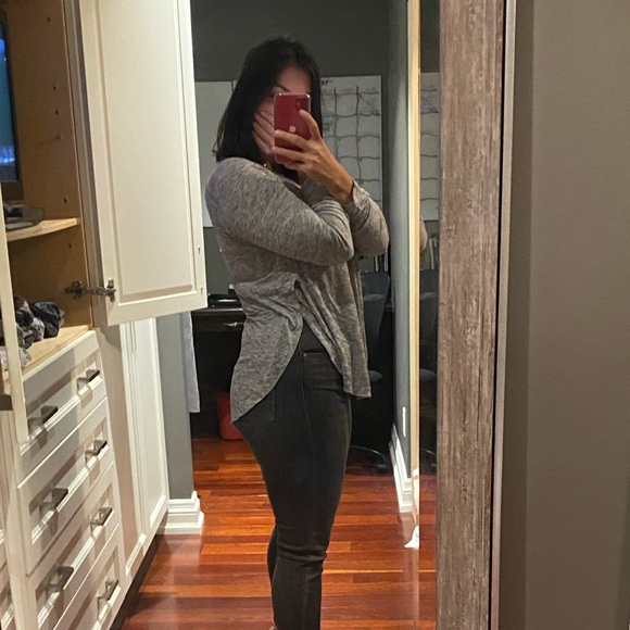 Aritzia - grey long sleeve shirt - Picture 2 of 3